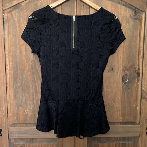 BOBEAU Black Lace Peplum Top - Picture 4 of 8